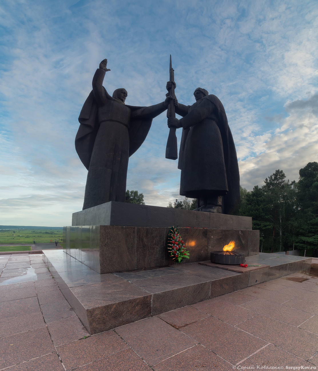 Памятник Победы Томск лагерный сад